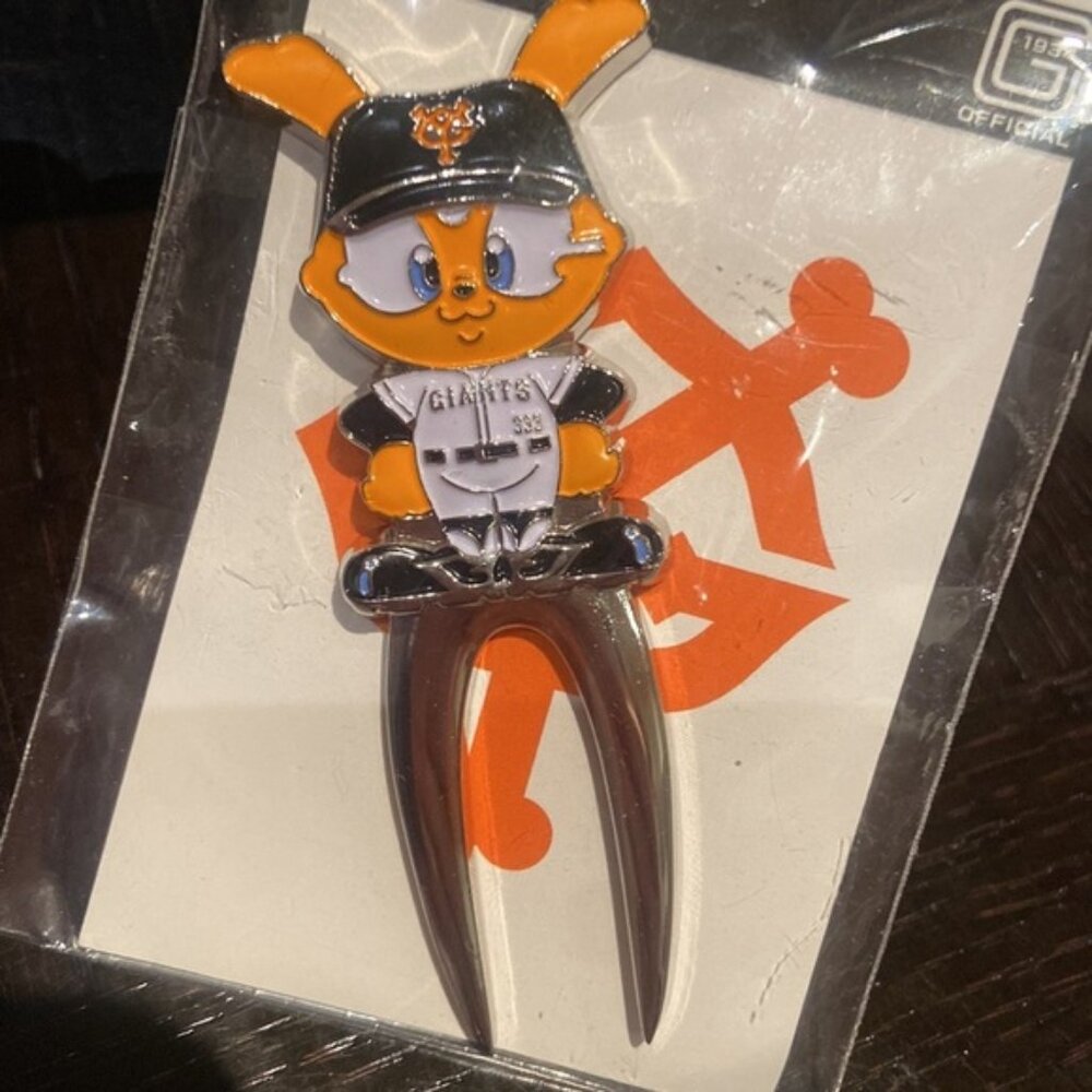 Brand new Yomiuri Giants Golf Divot Tool